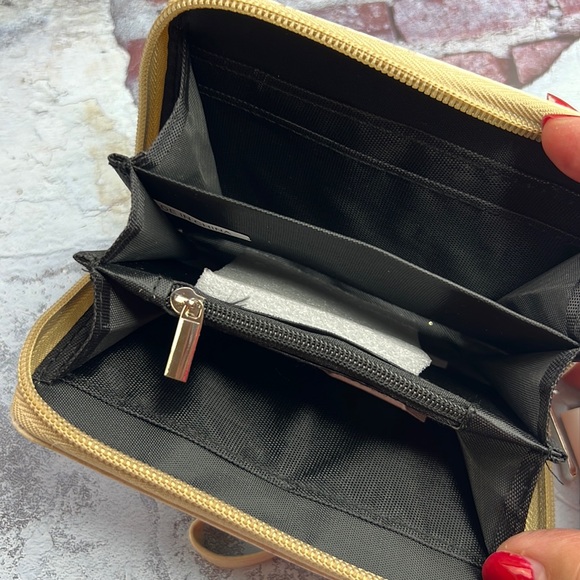 🆕New York Graphic Wallet Wristlet Card Slots Zip Pocket Perfect for Everyday - Picture 5 of 8